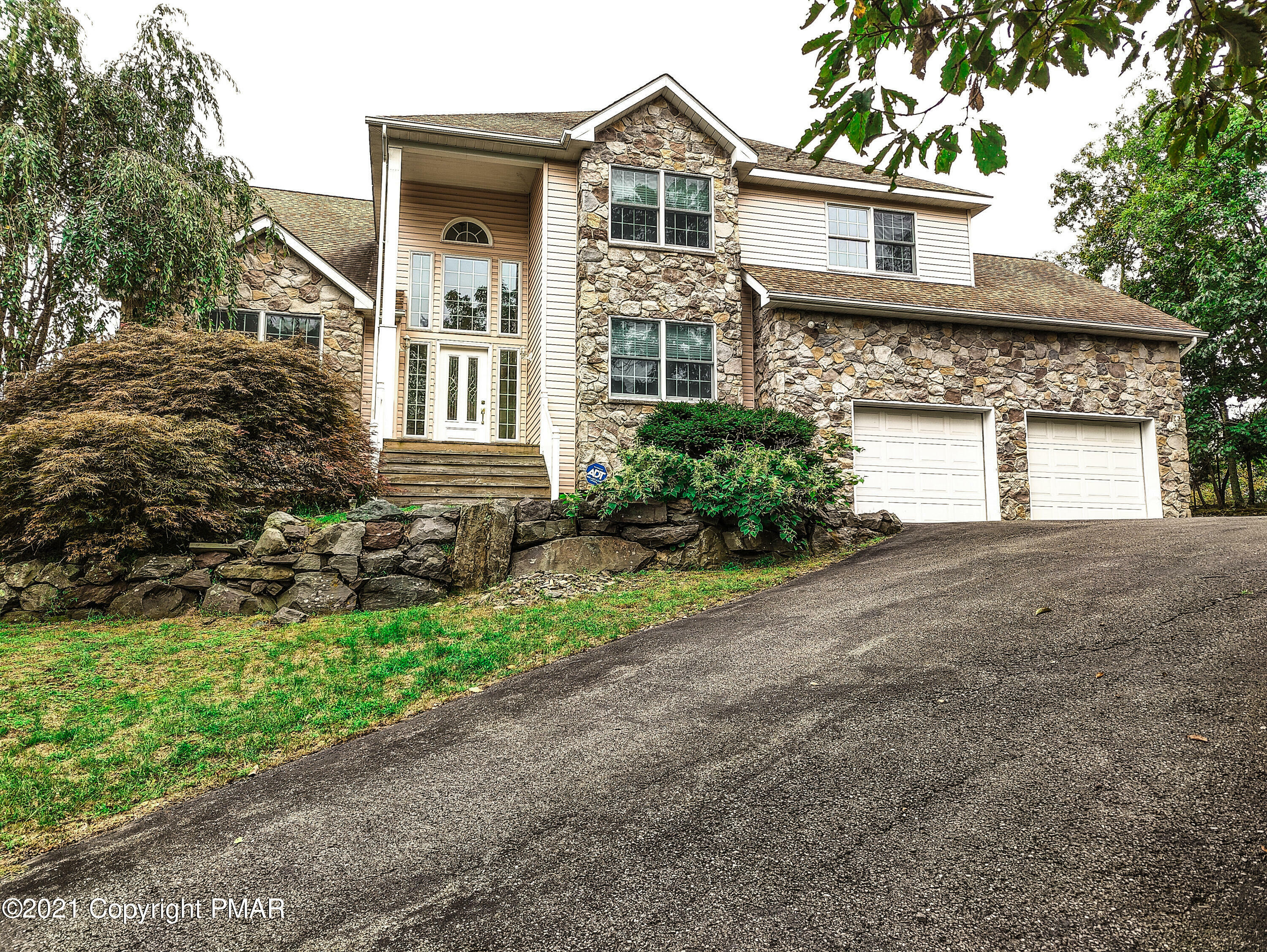 Property Photo:  590 Eagle Dr  PA 18302 