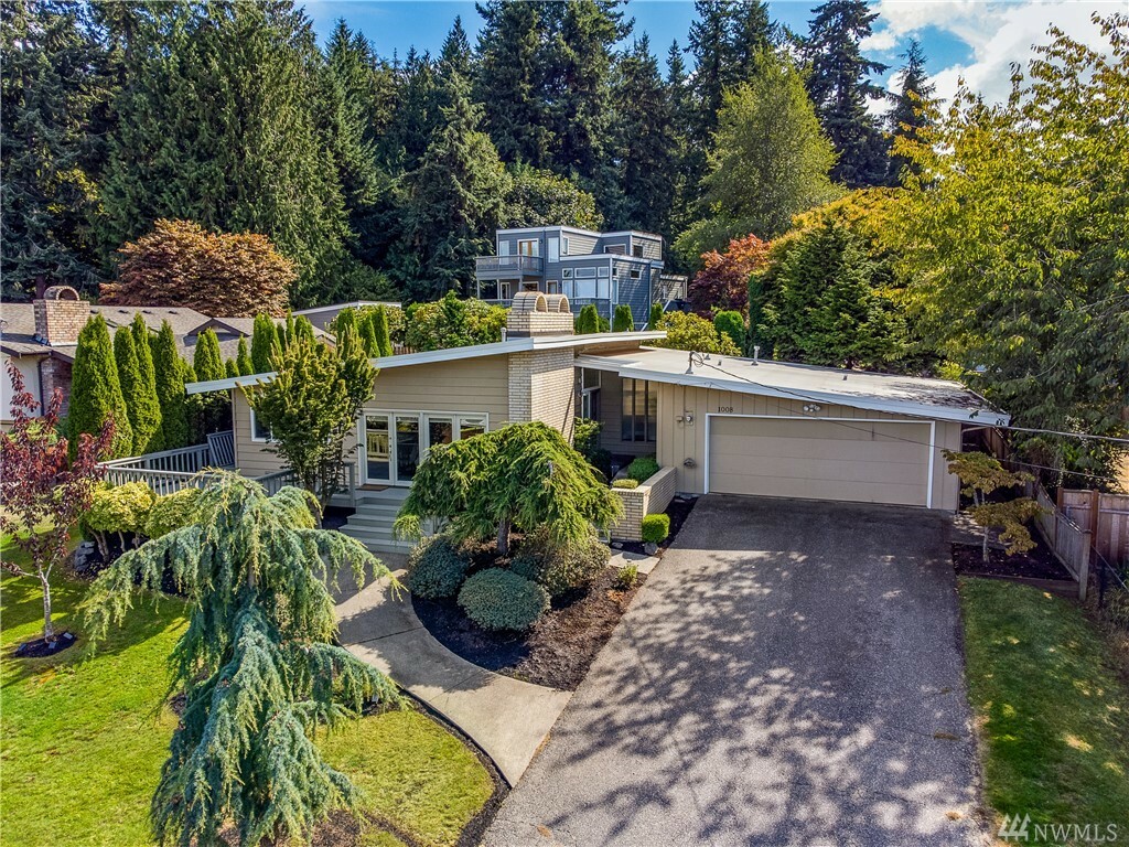 Property Photo:  1008 Harborview Lane  WA 98203 