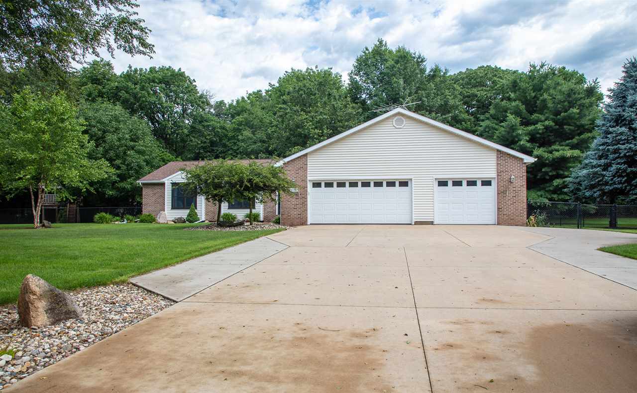 Property Photo:  9737 Sylvan Drive  IA 50647 