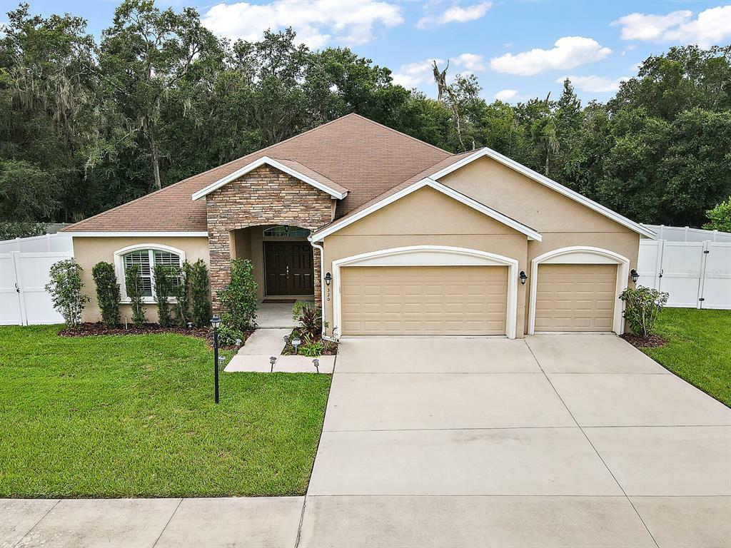 Property Photo:  320 Woods Landing Drive  FL 32159 