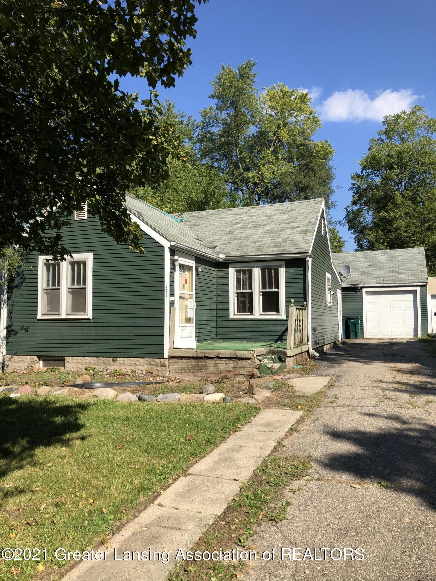 Property Photo:  1231 Parkview Avenue  MI 48912 