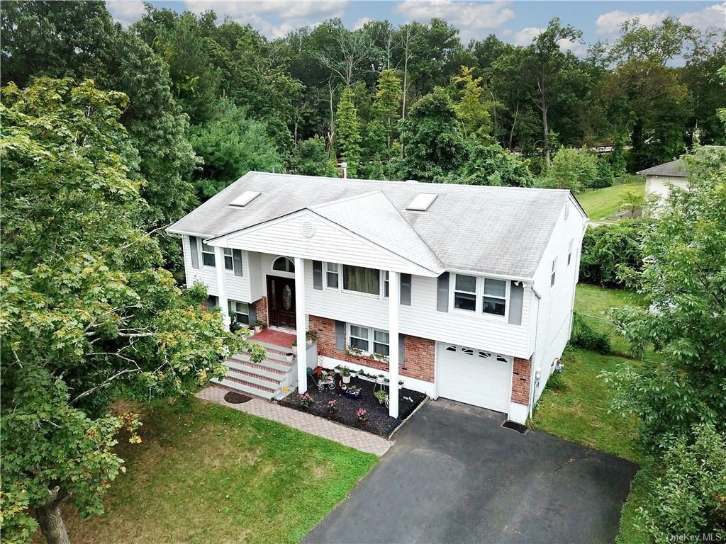 Property Photo:  15 Glen Rose Court  NY 10994 