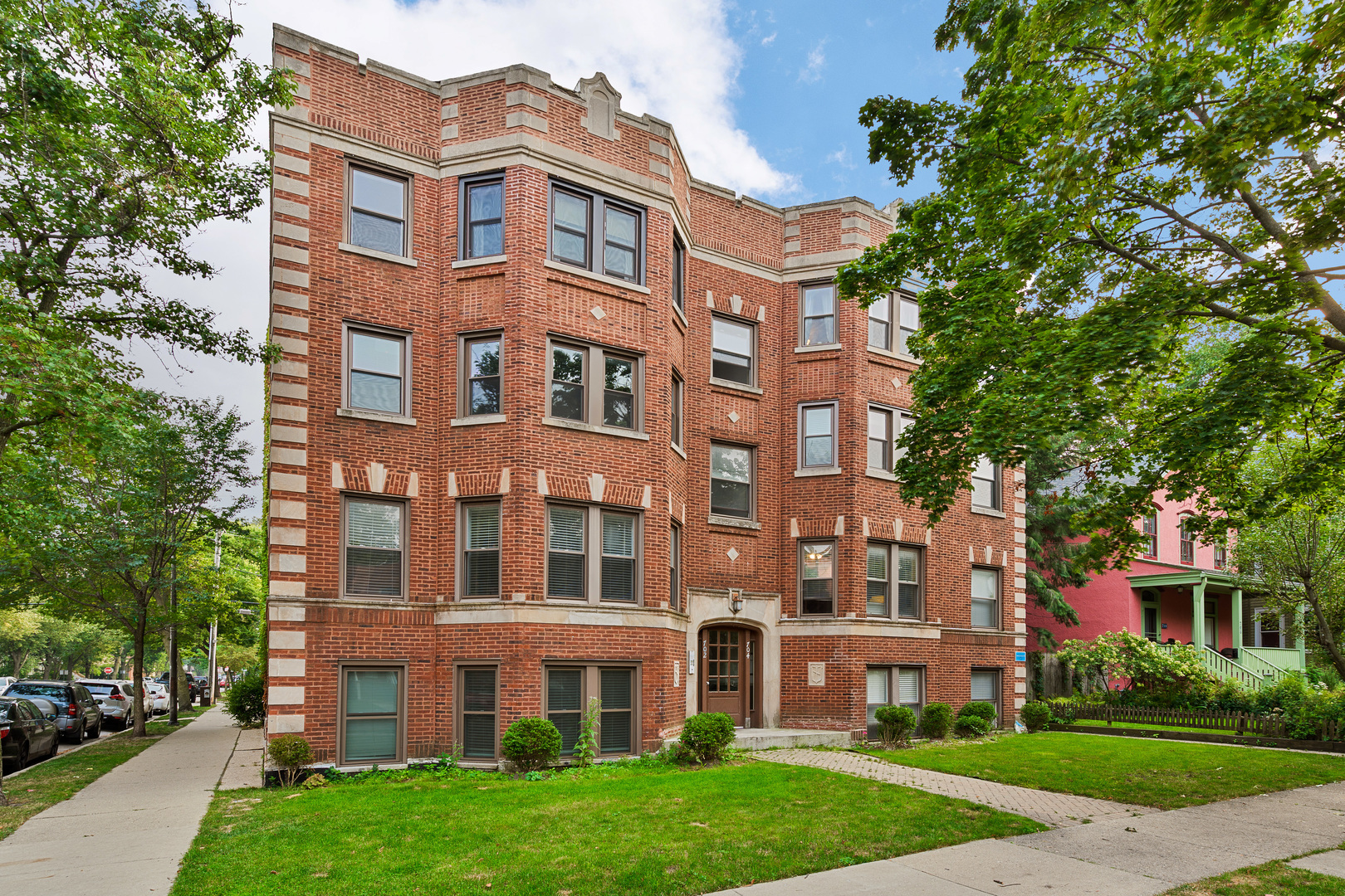 Property Photo:  702 Reba Place 102  IL 60202 