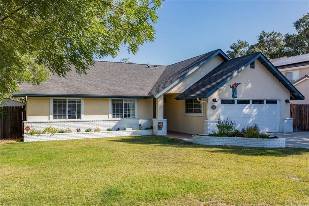 Property Photo:  203 Nighthawk Drive  CA 93446 