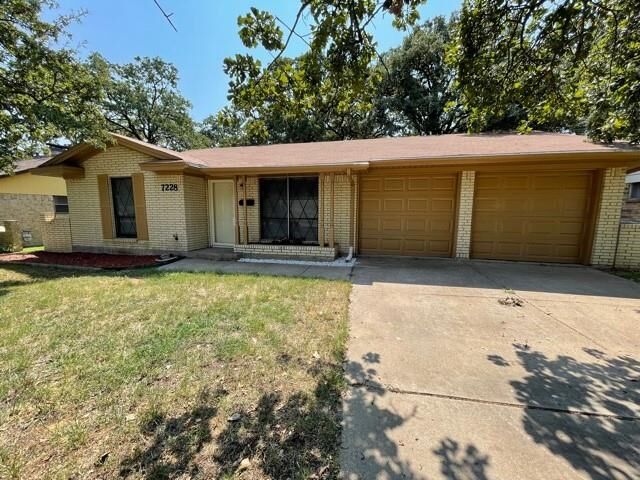 Property Photo: 7228 Routt Street TX 76112