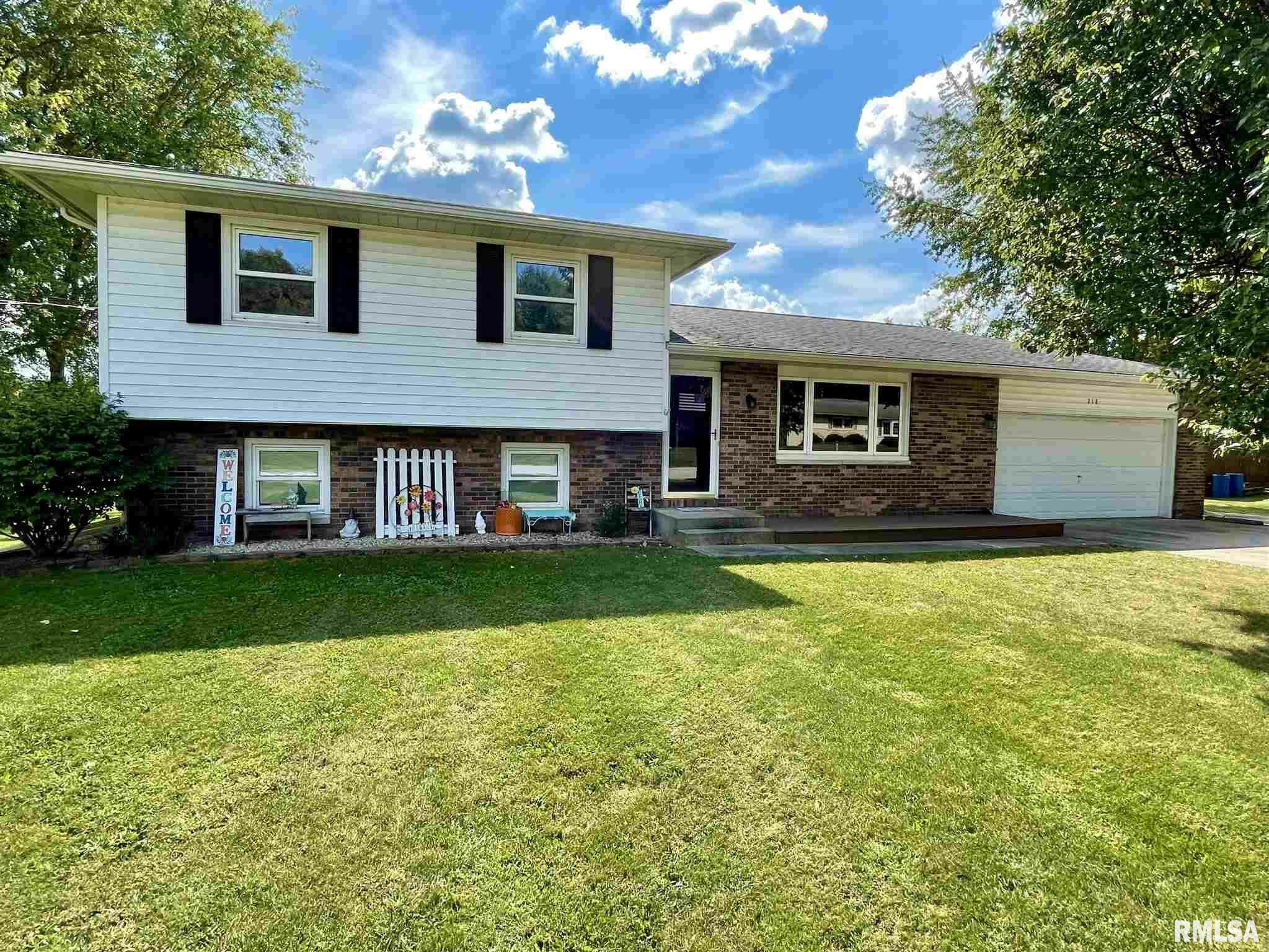 Property Photo:  212 Illinois  IL 61430 