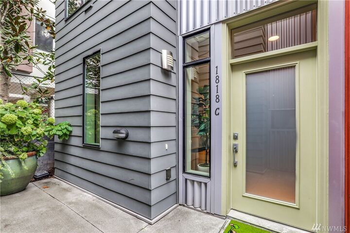 Property Photo:  1818 11th Ave C  WA 98122 