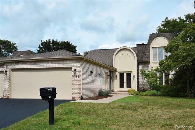 5137 Woodlands Drive 24  Bloomfield Twp MI 48302 photo