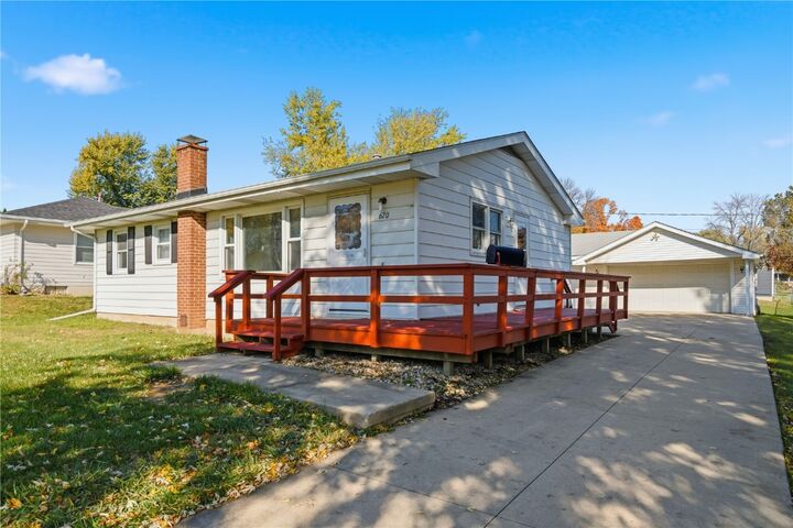 Property Photo:  620 W 8th Avenue  IA 52302 