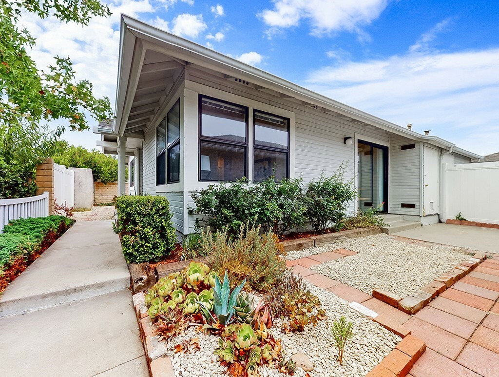 Property Photo:  4002 Poinsettia Street  CA 93401 