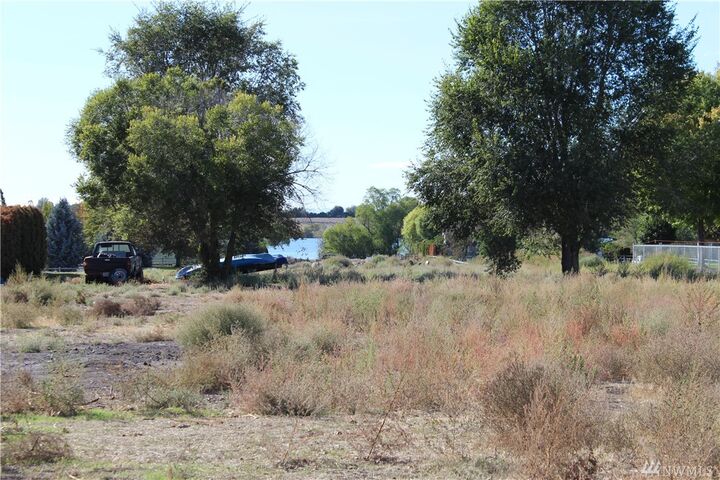 Property Photo:  3915 Shorecrest Dr NE  WA 98837 