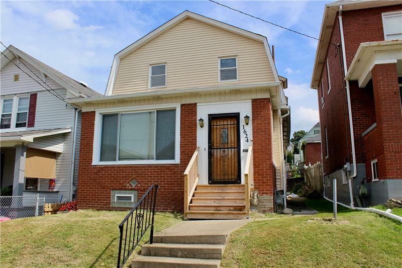 Property Photo: 1624 Kenneth Ave PA 15068