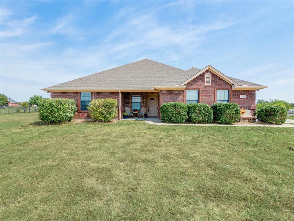 Property Photo: 1302 Renshaw Drive TX 76078