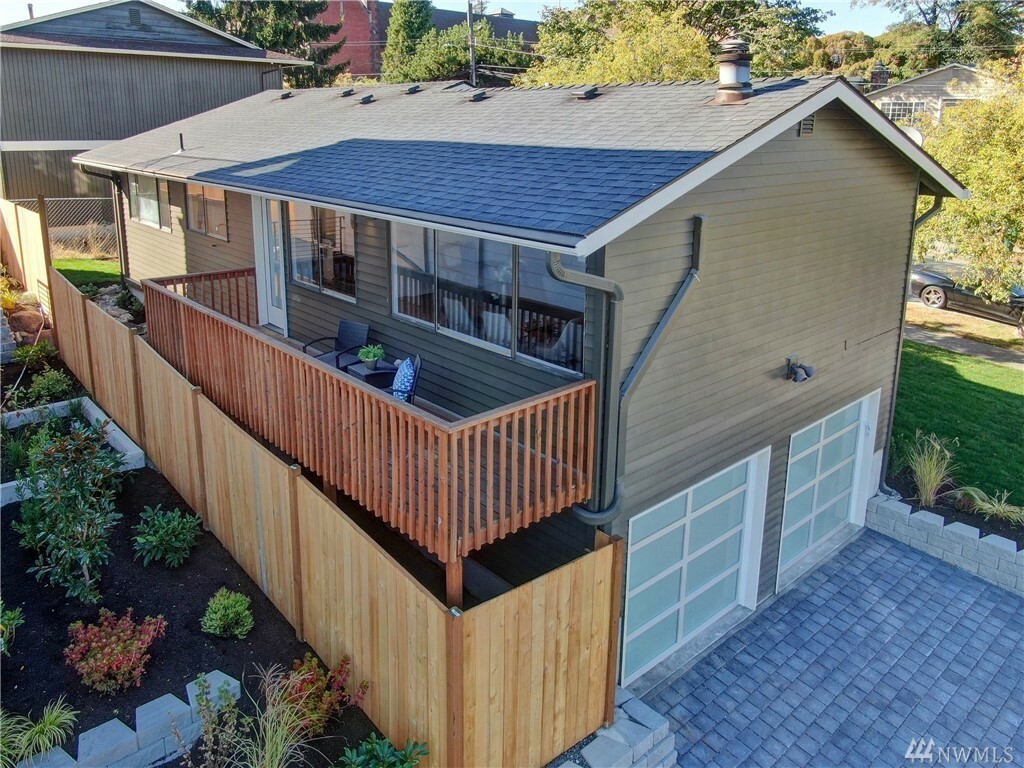 Property Photo:  2031 S Lane St  WA 98144 