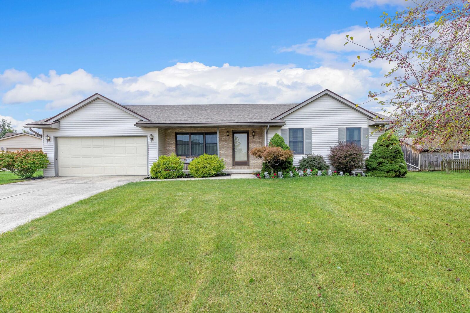 Property Photo: 311 Fernwood Court OH 43040