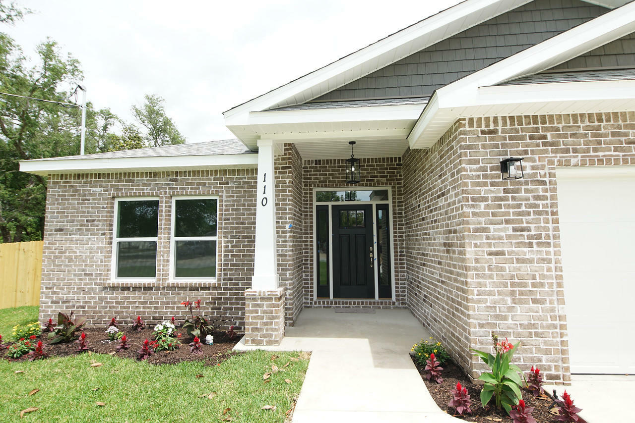 Property Photo:  1510 W Ponderosa Road  FL 32548 