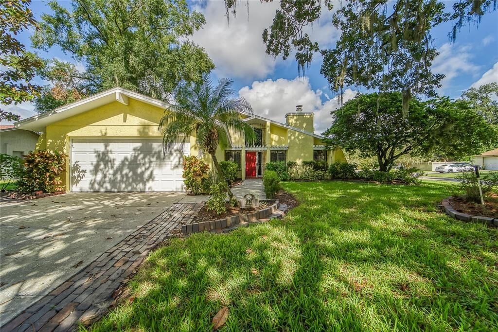 Property Photo:  1321 Juniper Circle  FL 33563 