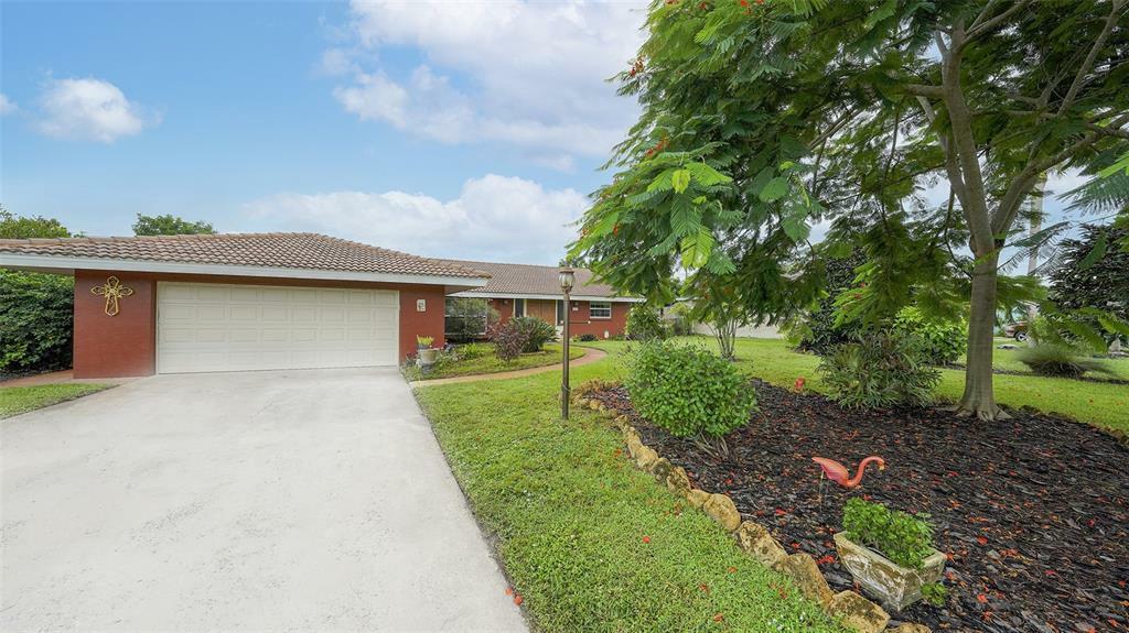 Property Photo:  412 Gulf Breeze Boulevard  FL 34293 