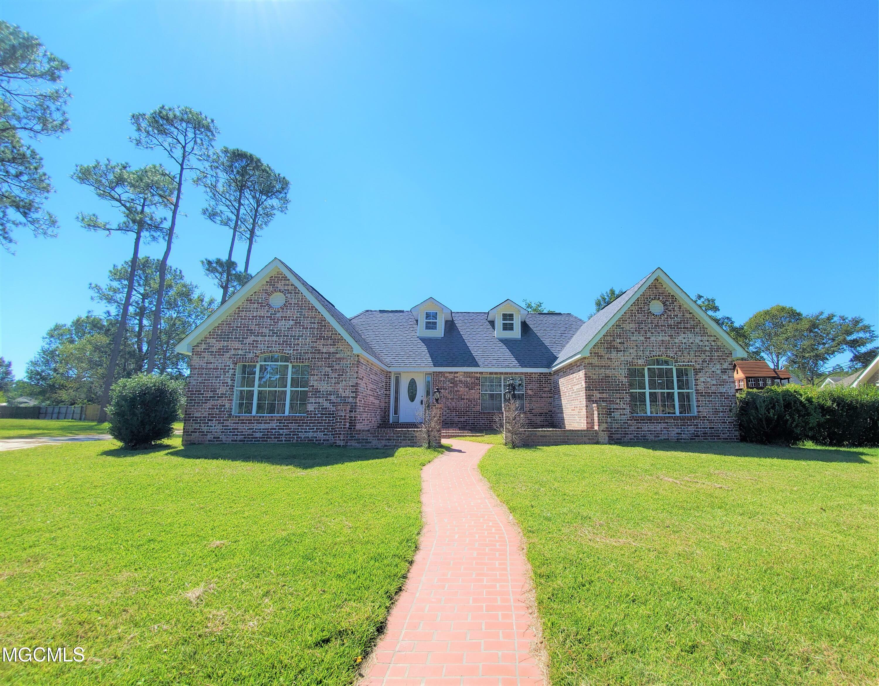 Property Photo:  202 Idlewood Drive  MS 39576 