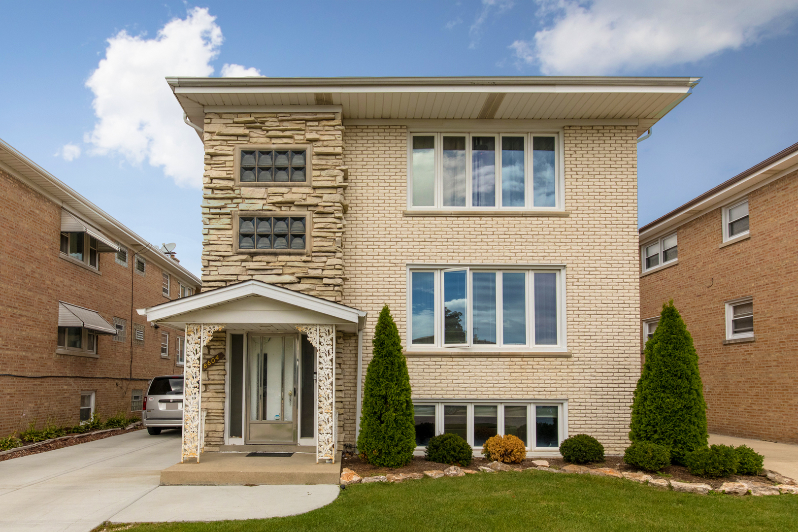 Property Photo: 8604 W Carmen Avenue IL 60706