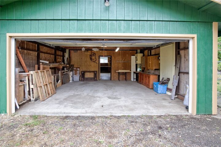 Property Photo: 792 Park Avenue NE WA 98569