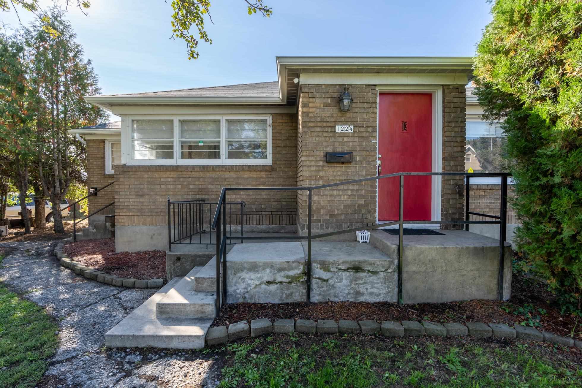 Property Photo: 1224 E Illinois Ave WA 99207