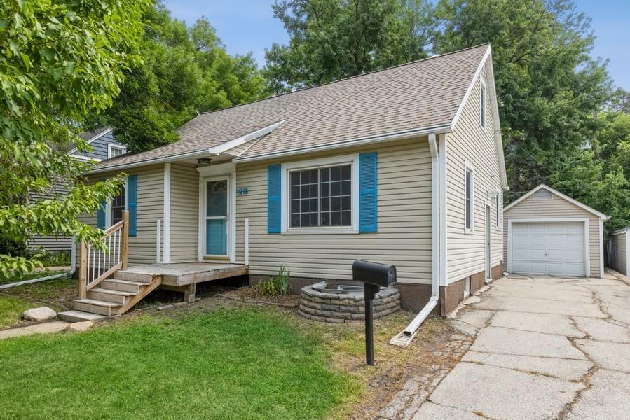 Property Photo:  1218 Northwestern Avenue  IA 50010 