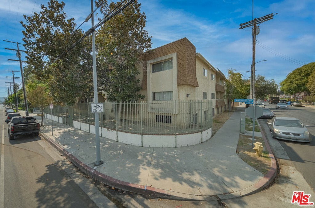 Property Photo:  6255 Woodman Avenue 101  CA 91401 