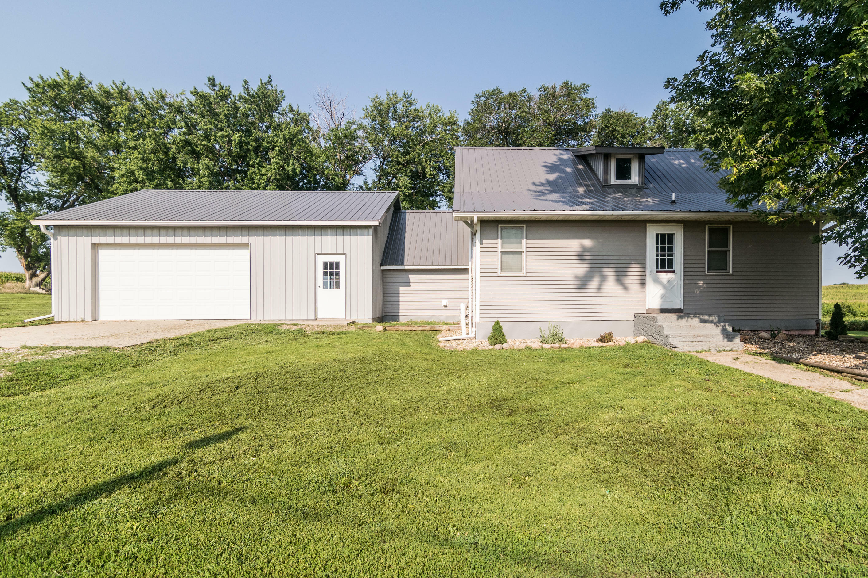 15886 280th Street  Radcliffe IA 50230 photo