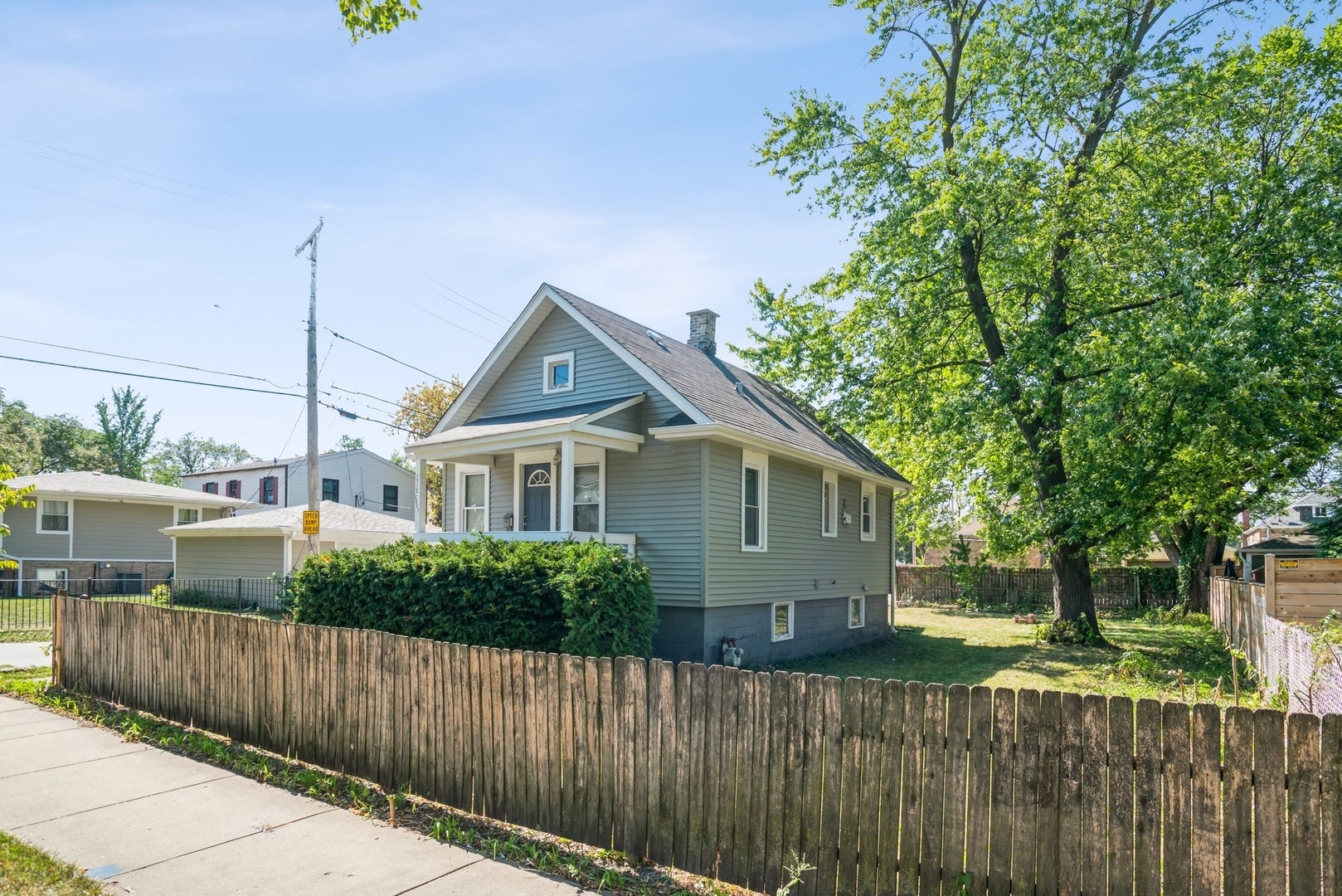 Property Photo: 1712 Grey Avenue IL 60201