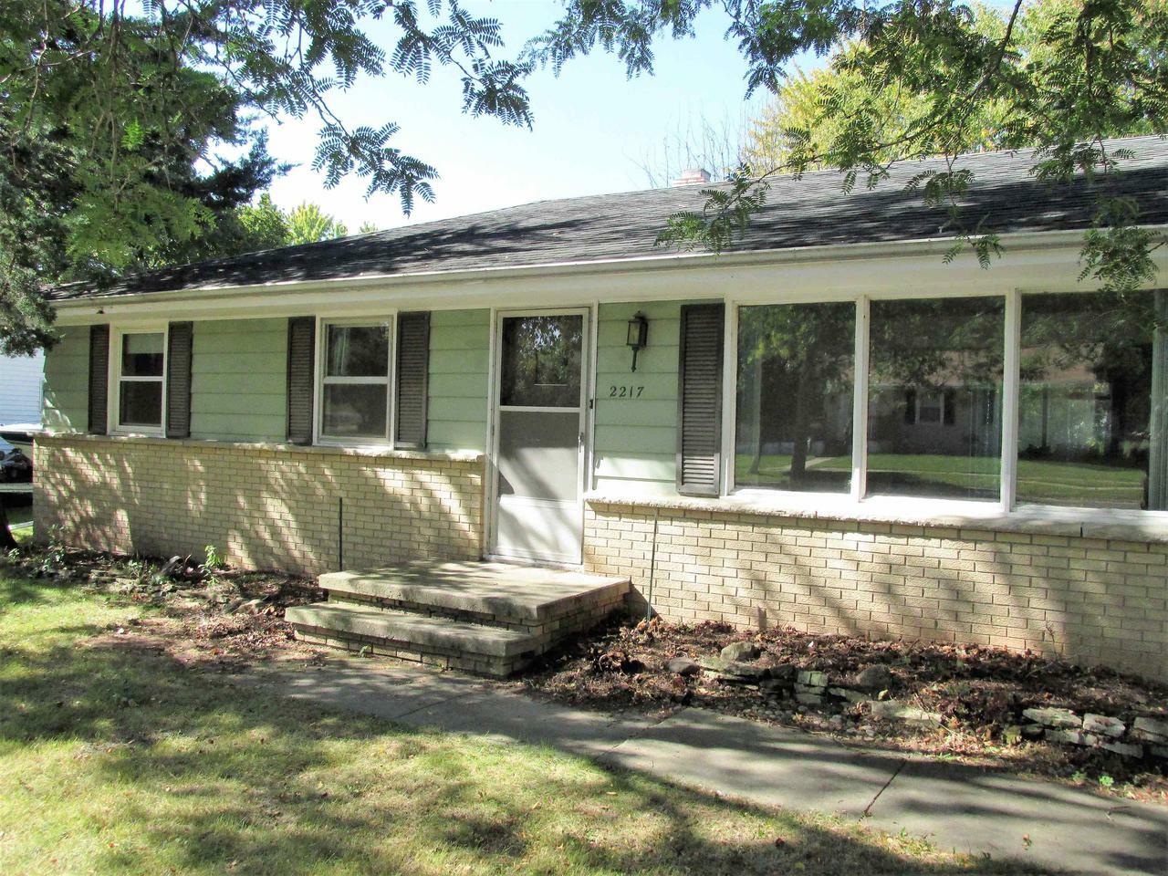 Property Photo:  2217 North Gillett Street  WI 54914 