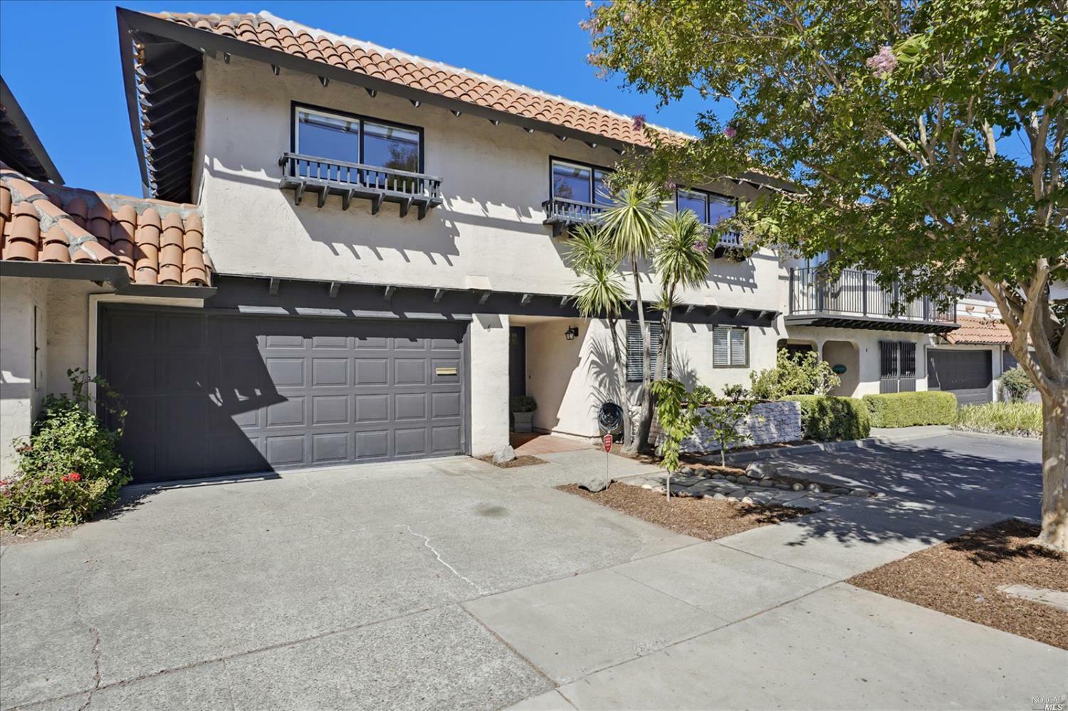 Property Photo:  6 Grande Paseo  CA 94903 