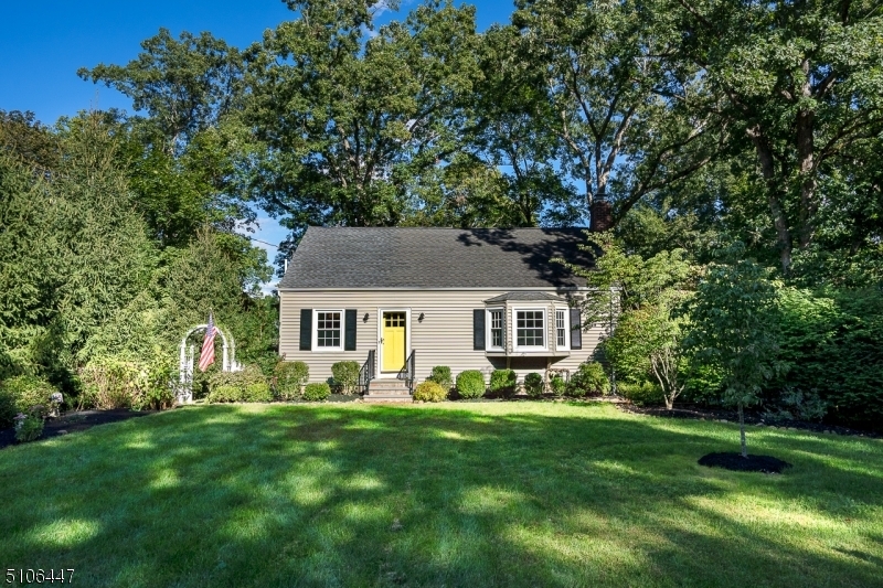 Property Photo:  15 Peachtree Rd  NJ 07920 