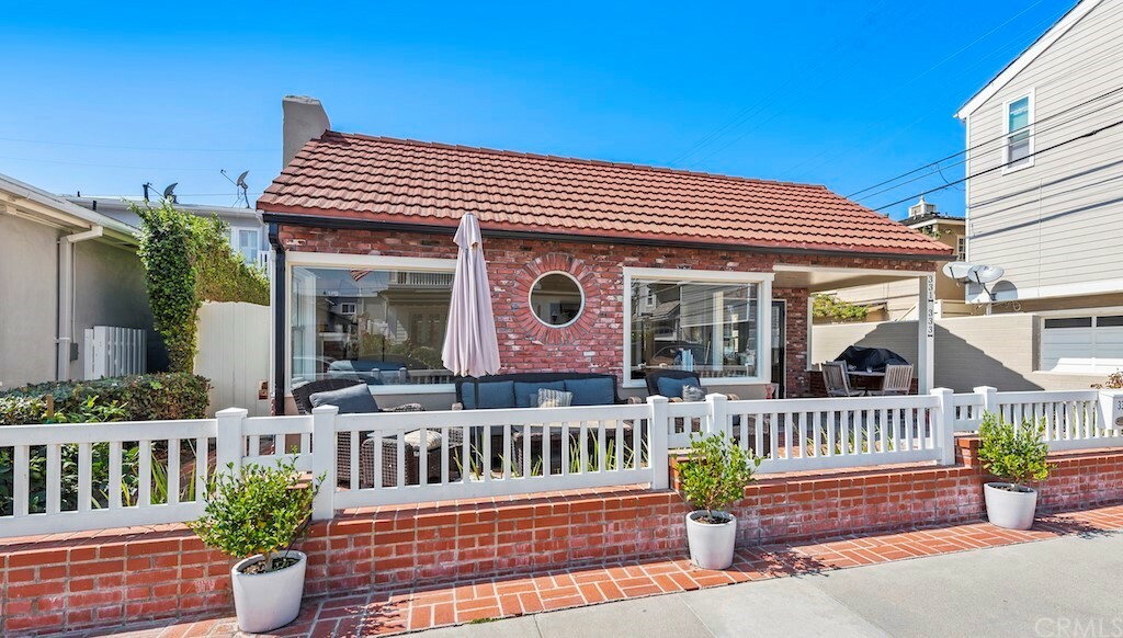 Property Photo: 333 Apolena Avenue CA 92662