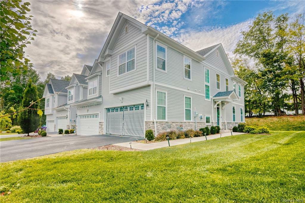 Property Photo:  166 Meadow View Drive  NY 10940 