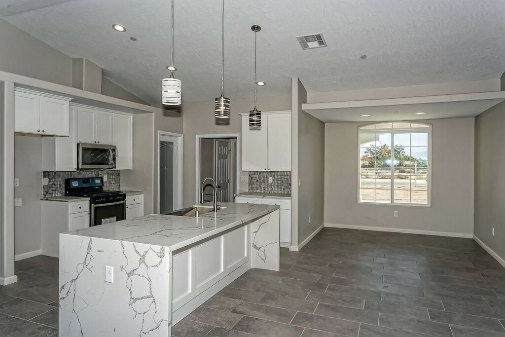 Property Photo:  17997 Linden Street  CA 92345 