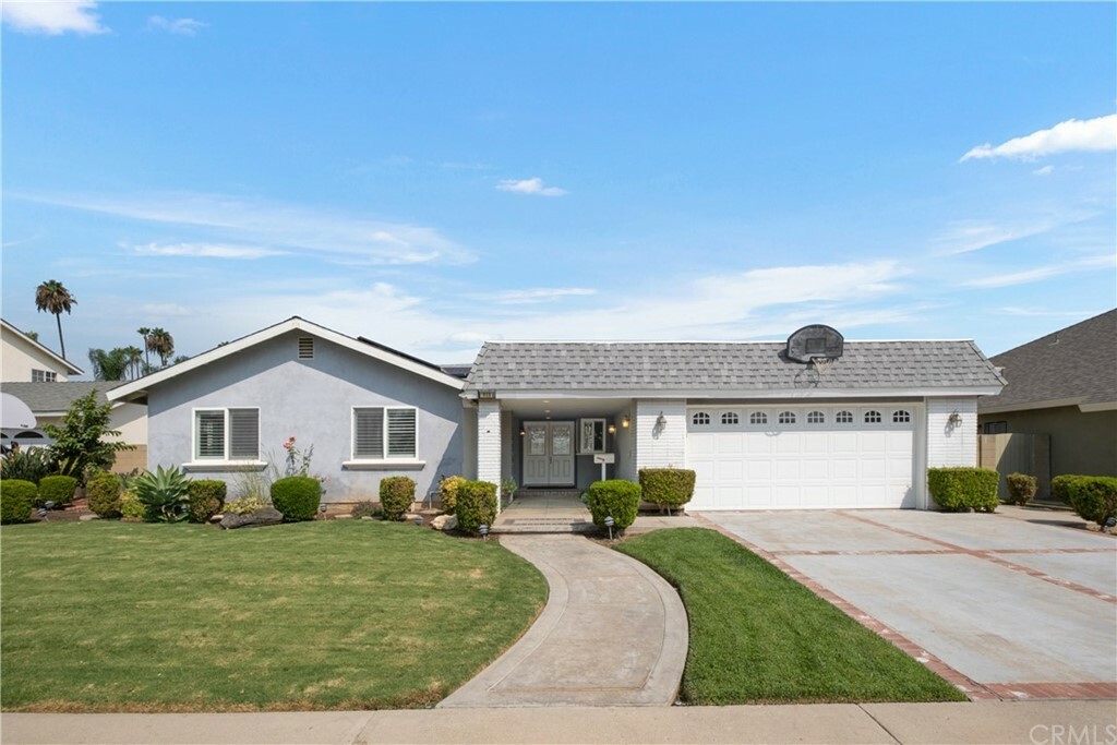 Property Photo:  213 Platte Way  CA 92870 