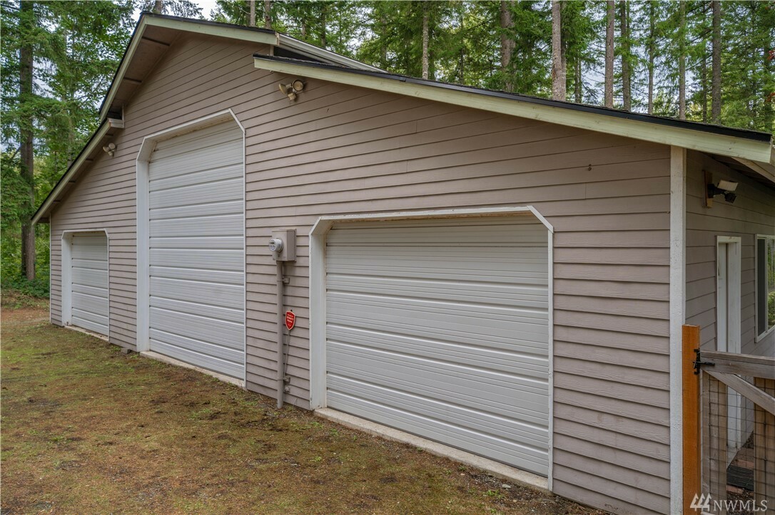 Property Photo:  22120 SE 303rd Place  WA 98010 