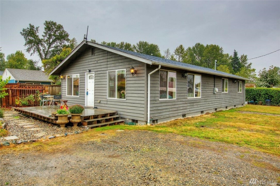 Property Photo:  908 85th St E  WA 98445 