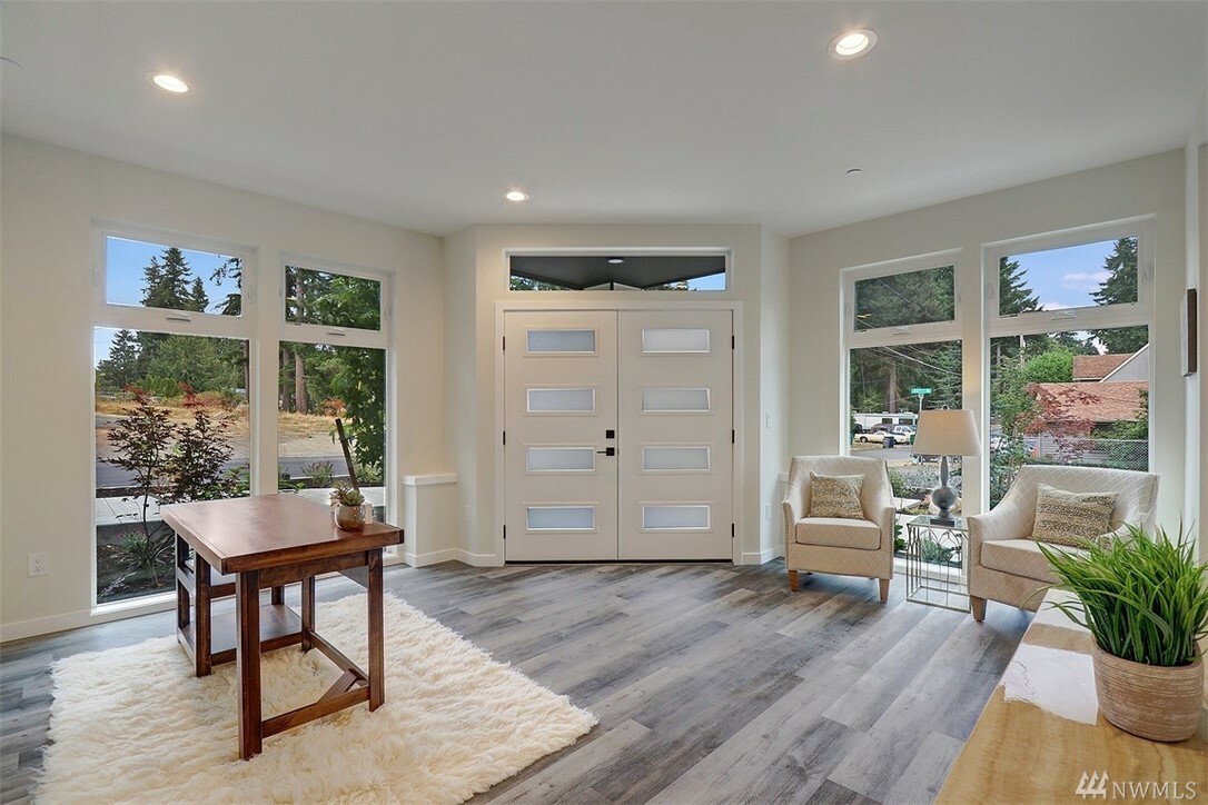 Property Photo: 5510 238th St SW F WA 98043