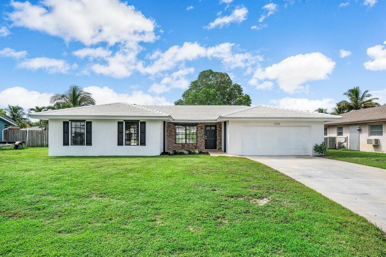 Property Photo:  1350 SW 26th Avenue  FL 33426 