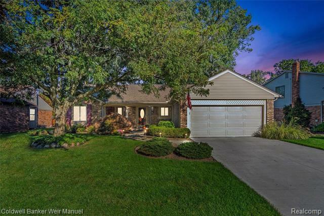 Property Photo: 19453 Stamford Dr MI 48152