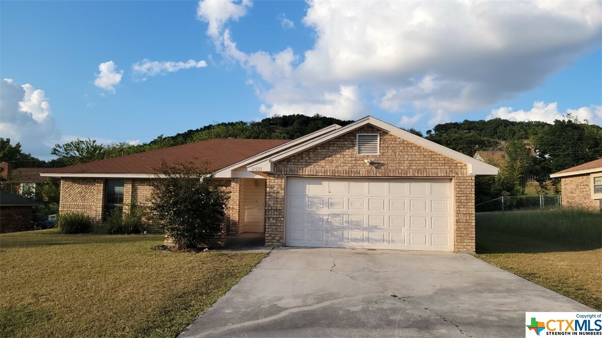 Property Photo:  2321 Whitney Drive  TX 76522 