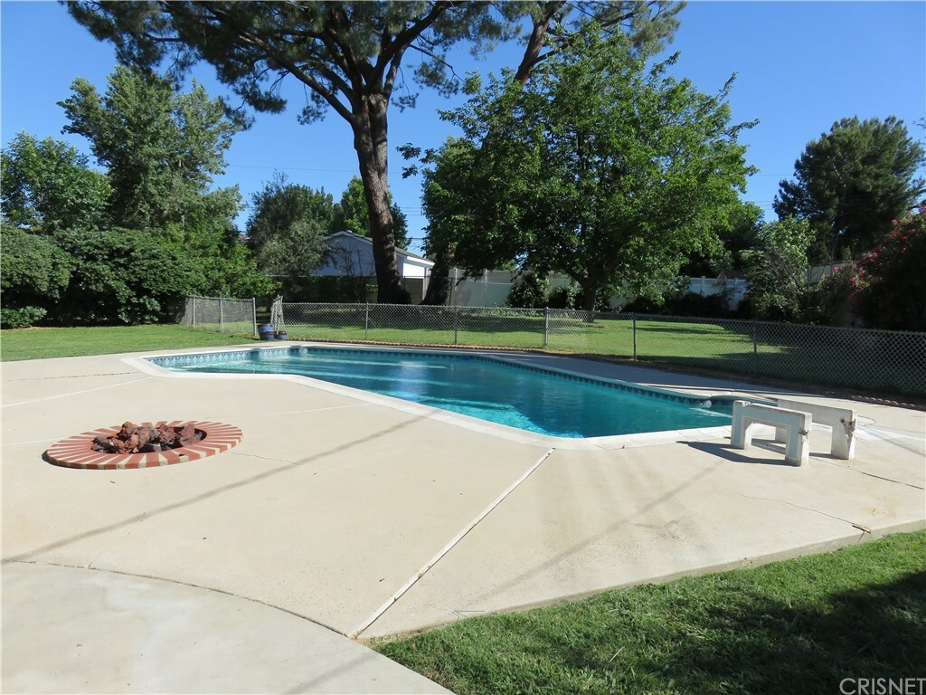 Property Photo: 6507 Kentland Avenue CA 91307