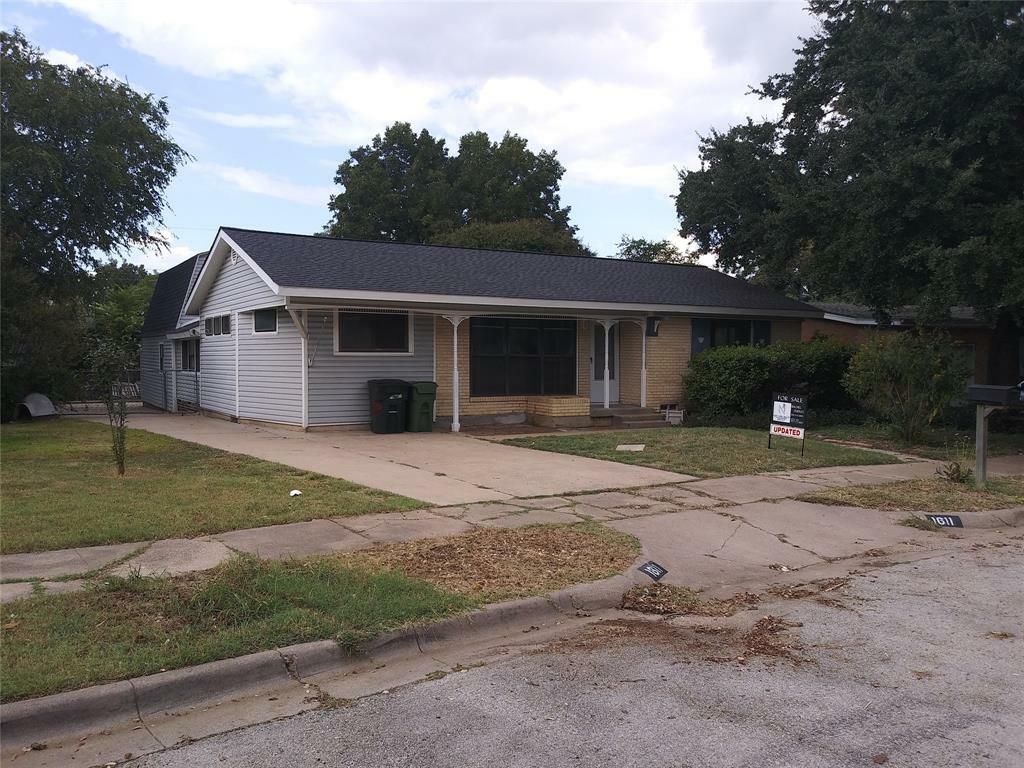 Property Photo:  1611 Herschel Street  TX 76010 