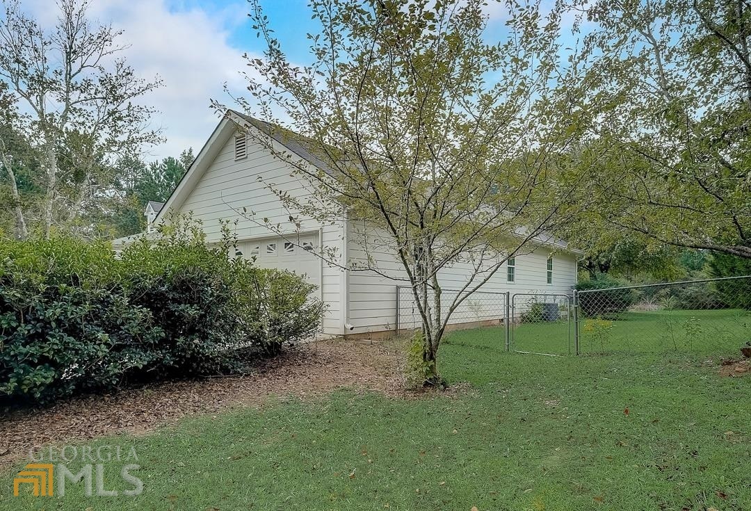 Property Photo: 7359 Capps Ferry Road GA 30135