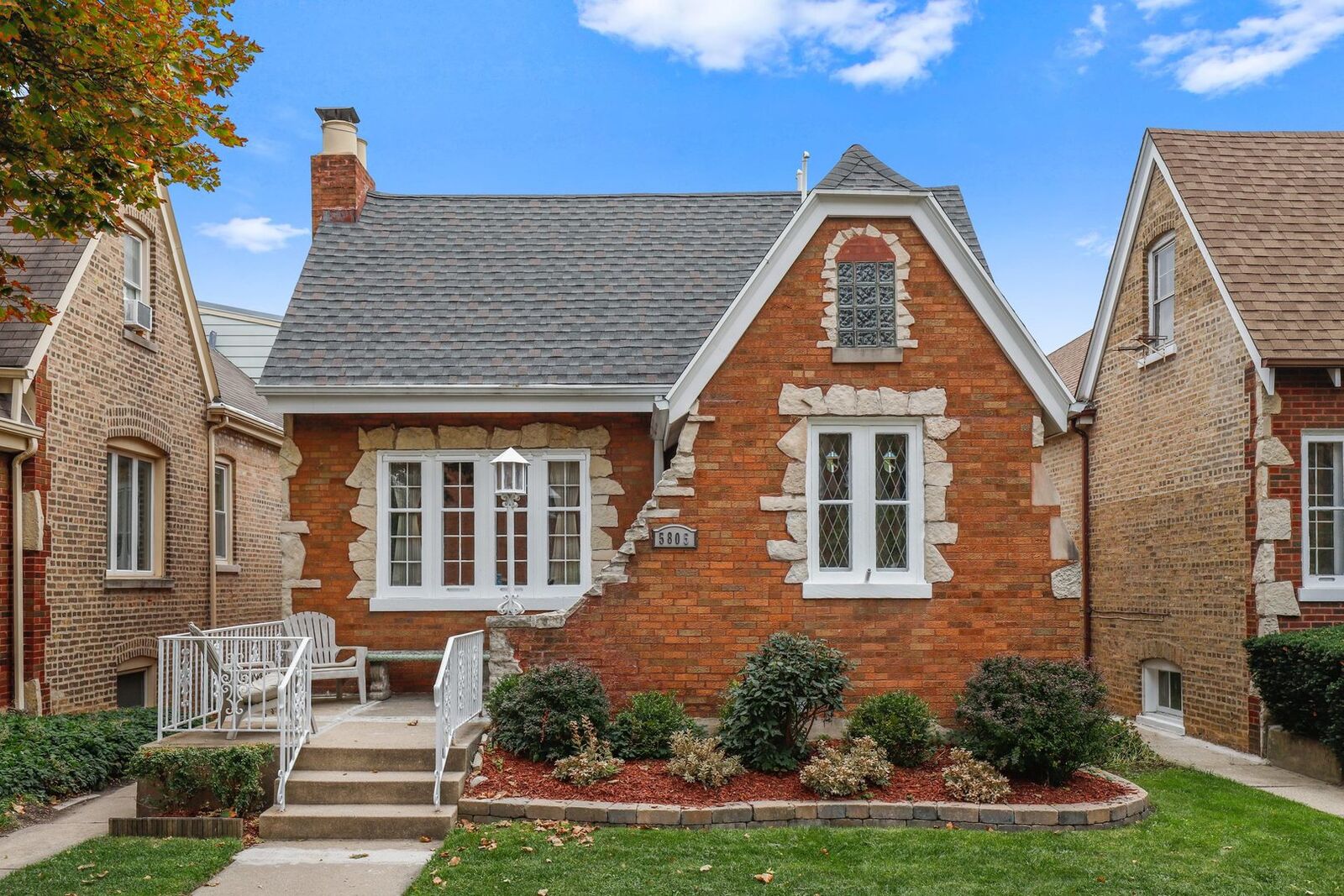Property Photo: 5805 W Eastwood Avenue IL 60630