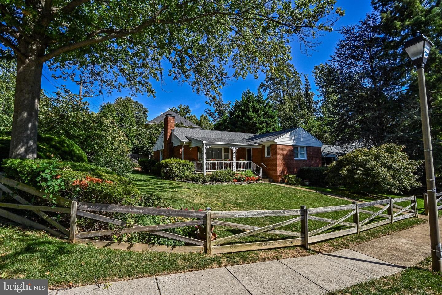 Property Photo: 1217 N Jefferson Street VA 22205