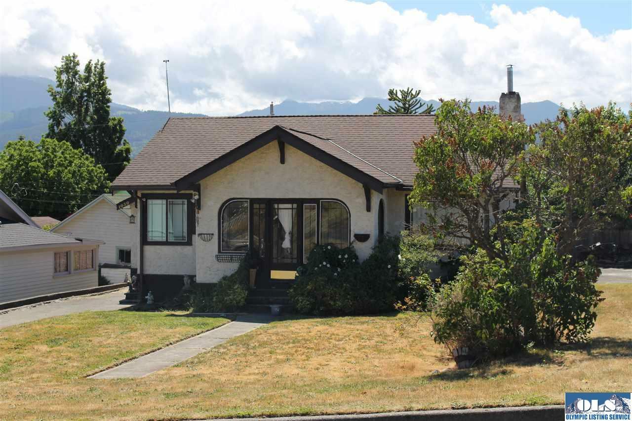 Property Photo: 1030 W 7th Street WA 98362