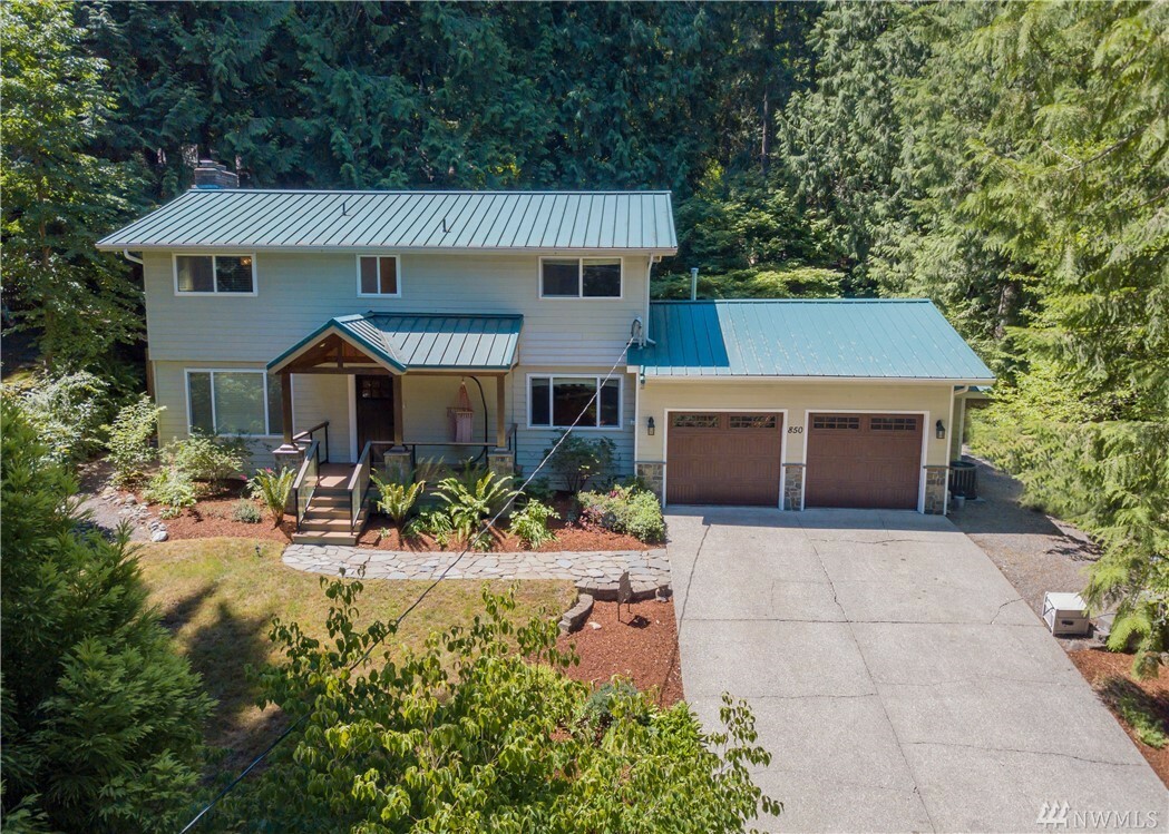 Property Photo:  850 Highwood Dr SW  WA 98027 